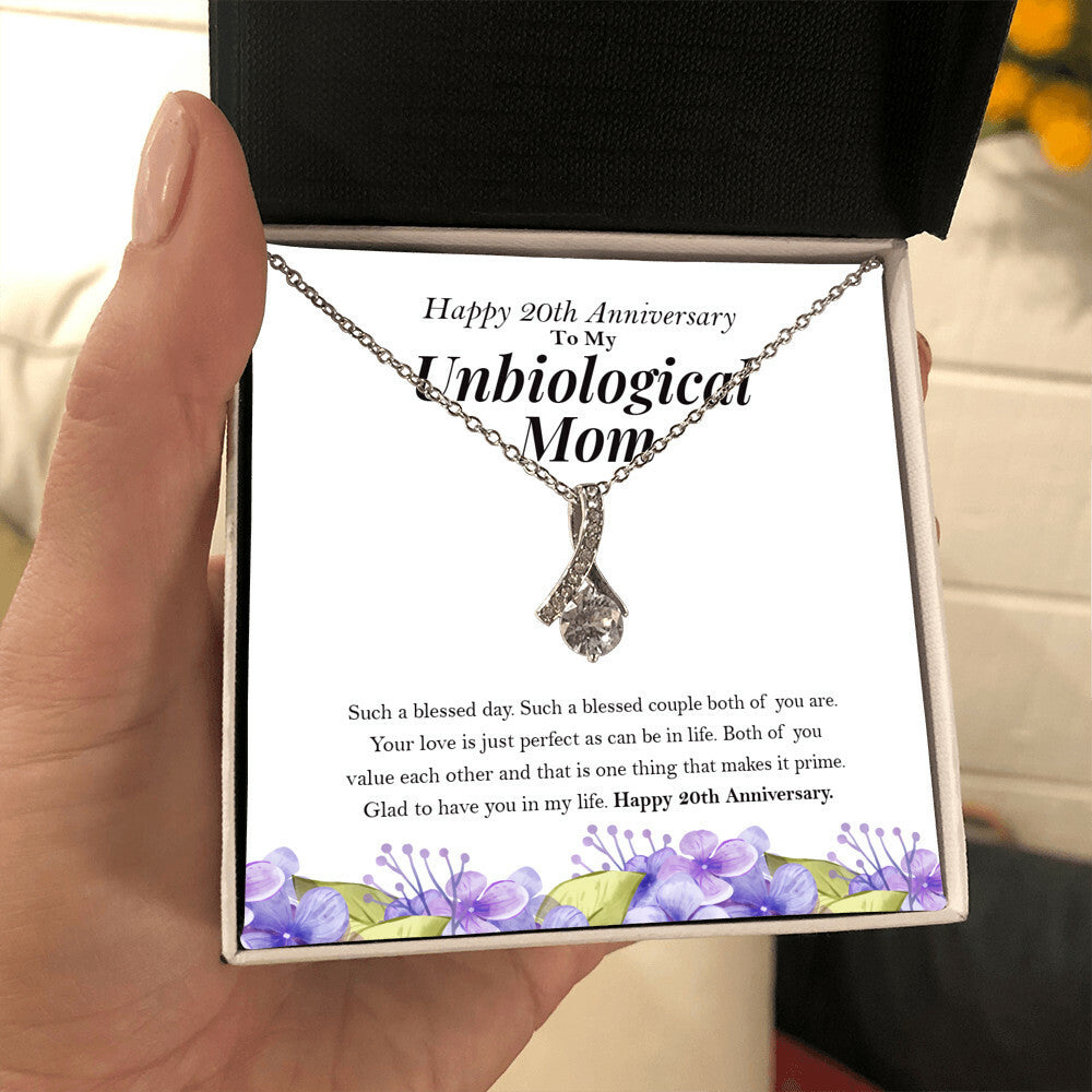 Prime Blessed Couple alluring beauty necklace in hand