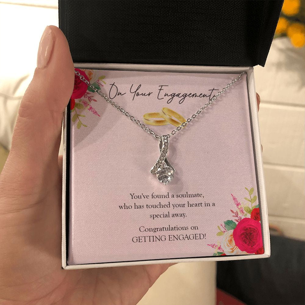 Found A Soulmate alluring beauty necklace in hand