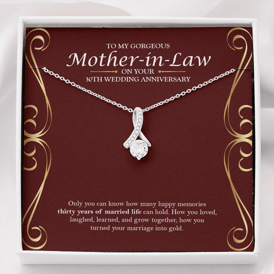 Thirty Years Of Memories alluring beauty necklace front