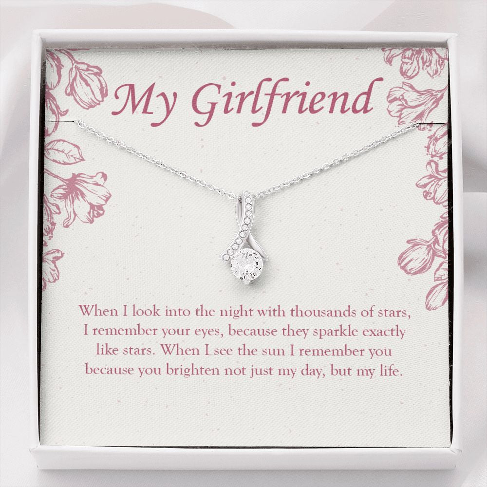 Eyes Sparkle Like Stars alluring beauty necklace front
