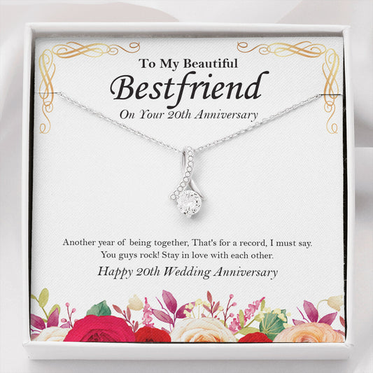 That's a Record alluring beauty necklace front