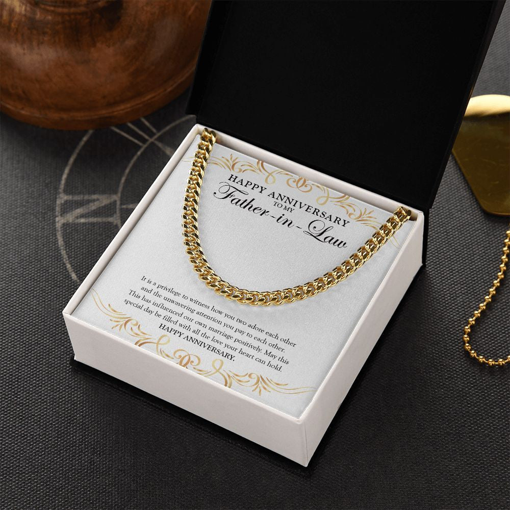 Influencer Of Our Marriage cuban link chain gold box side view