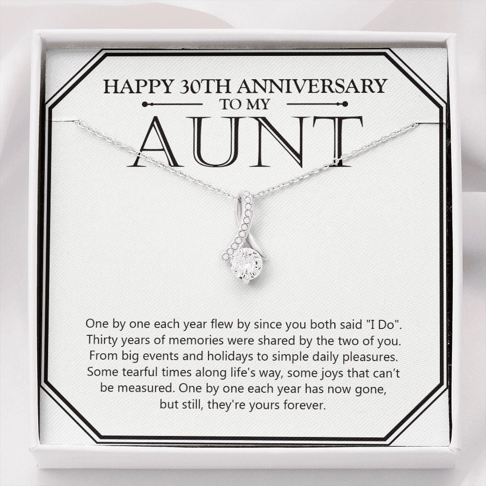 Fifty Years of Memories alluring beauty necklace front