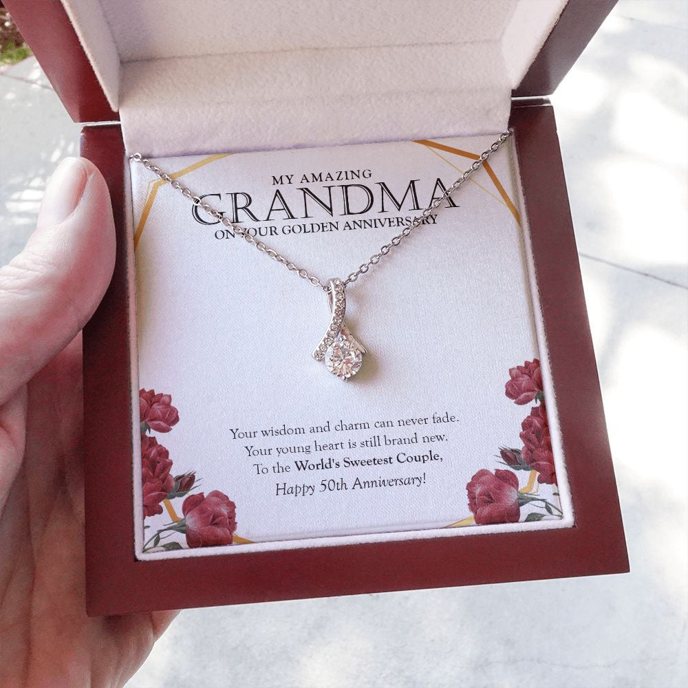 World's Sweetest Couple alluring beauty necklace luxury led box hand holding